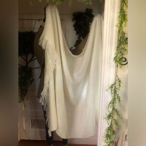 Cream color Soft Blanket. Like NEW